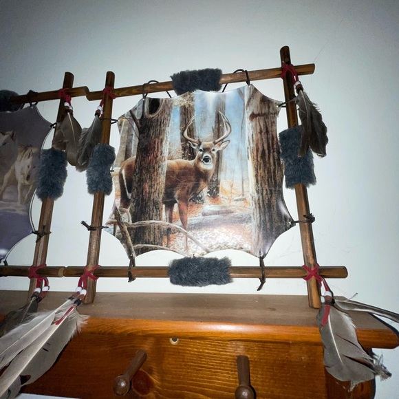 Stretched animal hide with the wolf and a buck hand painted - Picture 2 of 7